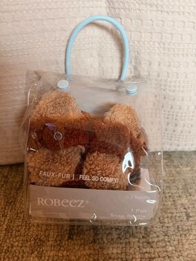 Robeez Cozy Shein Baby Booties in Nude/Walnut Packaging 0-3M